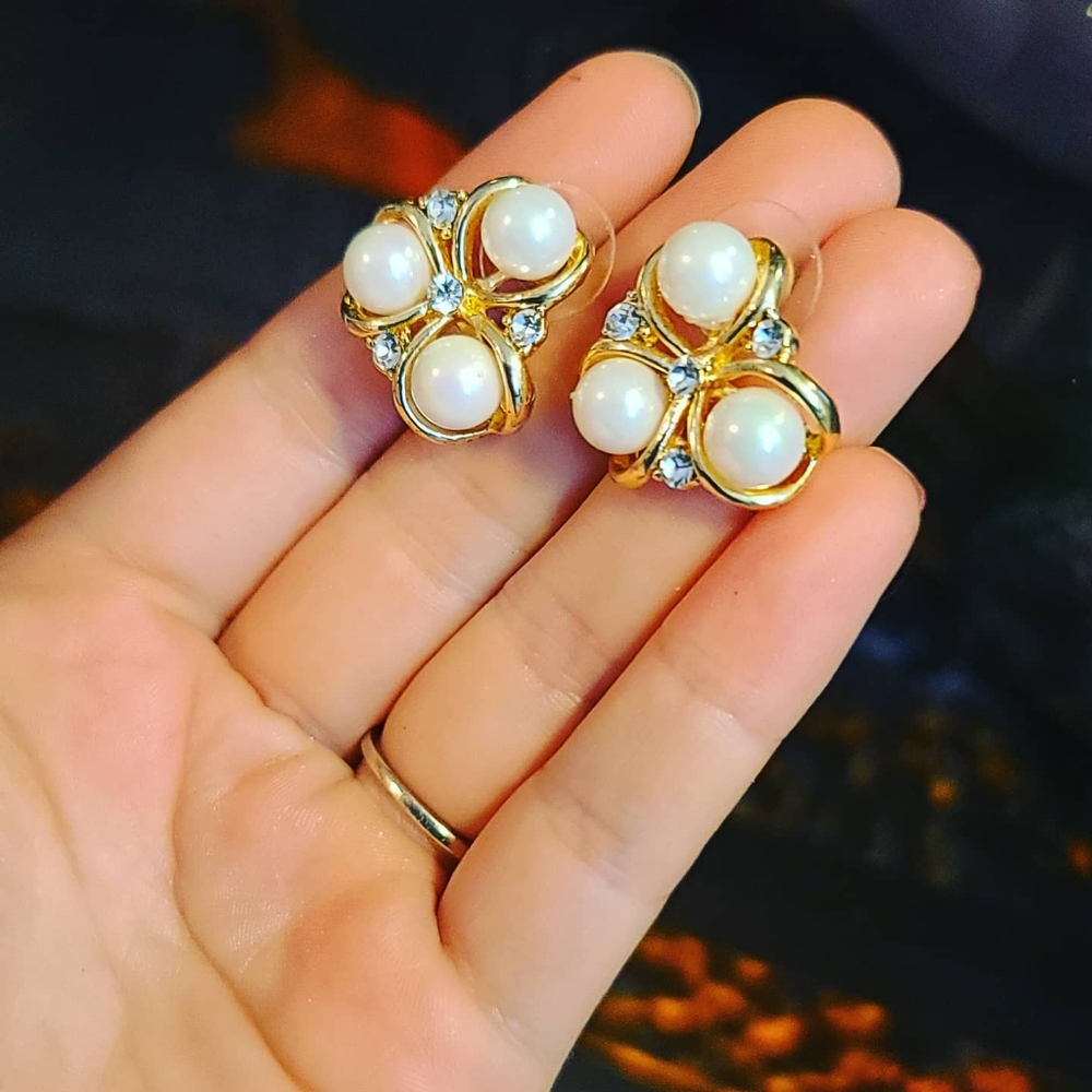 Gold Plated studded Earrings with Artificial pearl